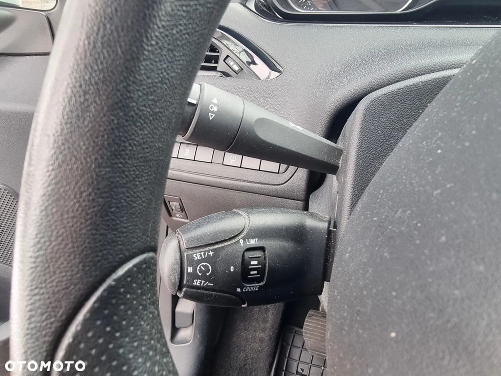 Peugeot 208 68 VTI Active - 32