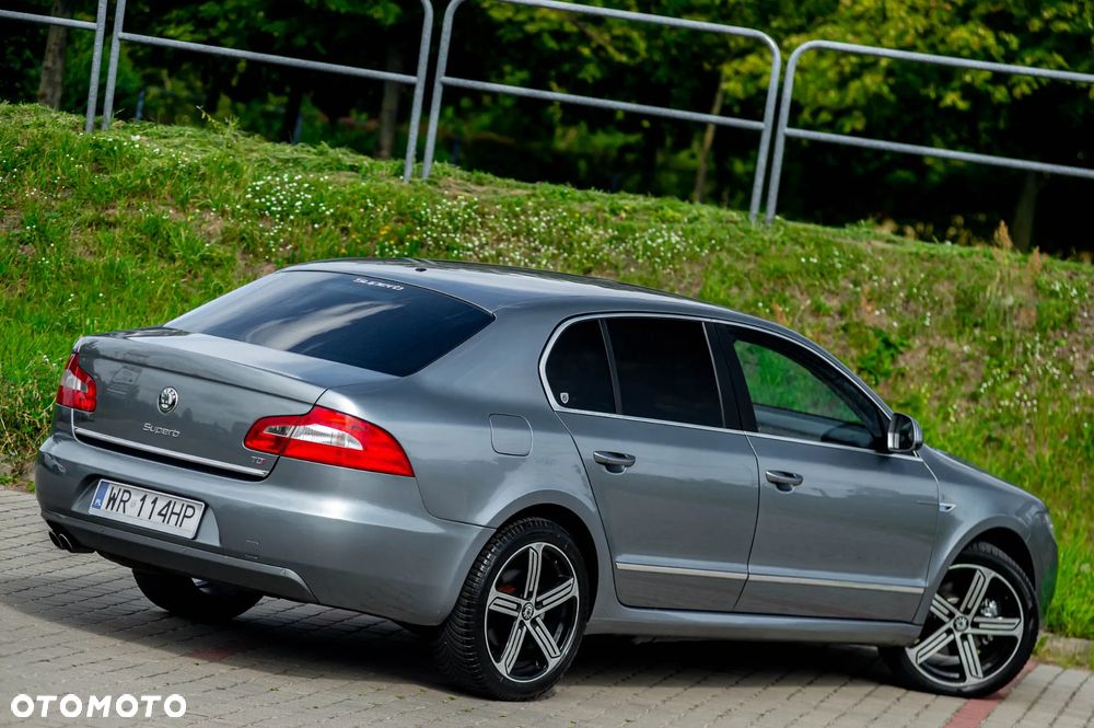 Skoda Superb 2.0 TDI Family DSG - 16