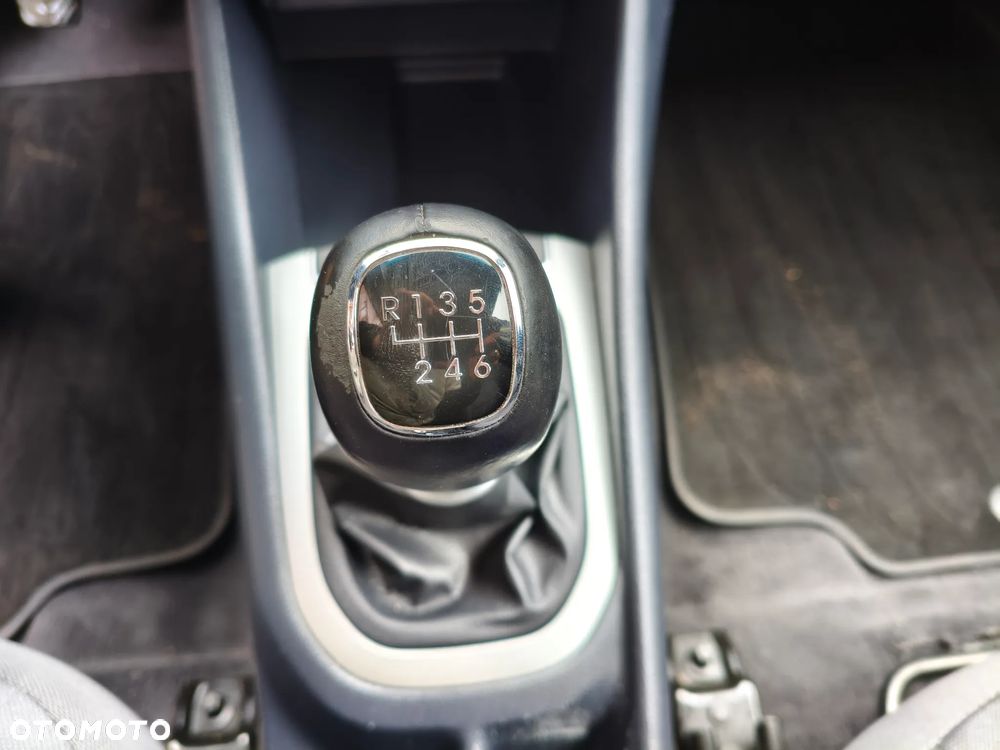 Kia Rio - 12