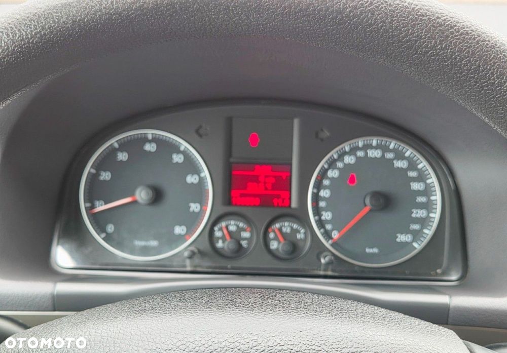 Volkswagen Touran - 13