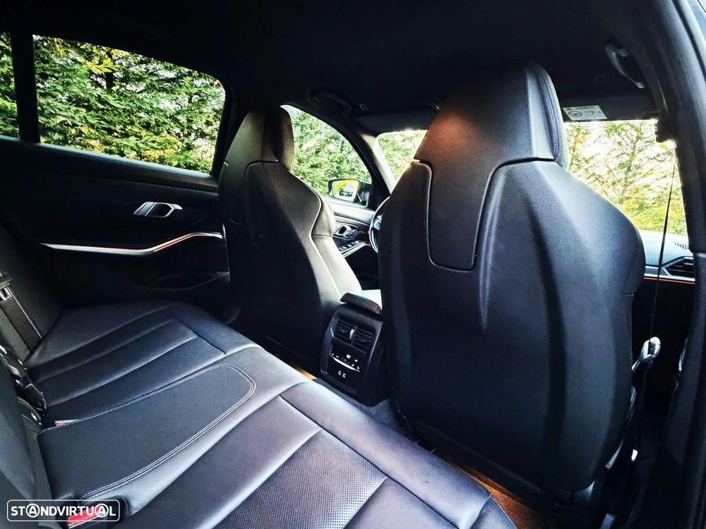 BMW M3 Competition M xDrive - 28