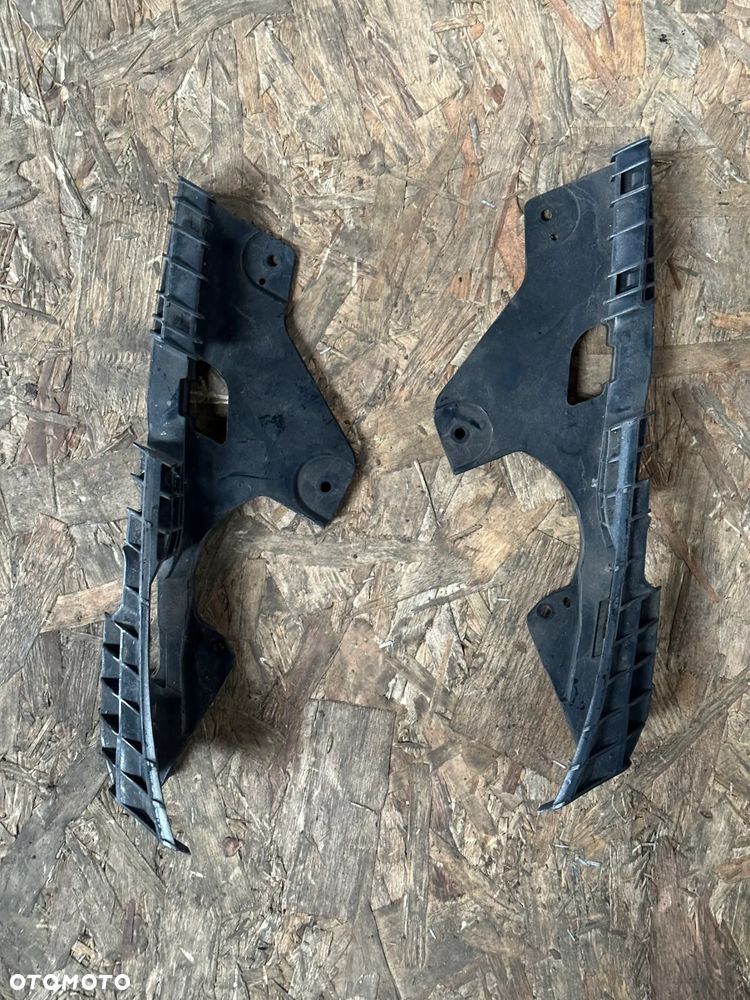 ŚLIZG MOCOWANIE LAMPY PRAWE LEXUS IS II  52115-53020 - 2