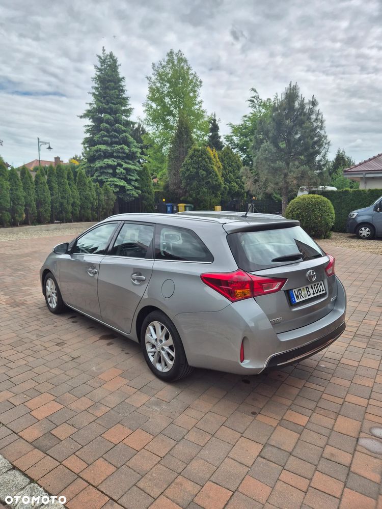 Toyota Auris 2.0 D-4D Executive - 5