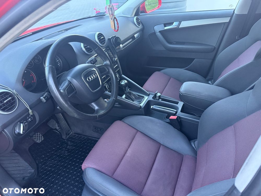 Audi A3 Sportback 1.6 TDI DPF Attraction - 4
