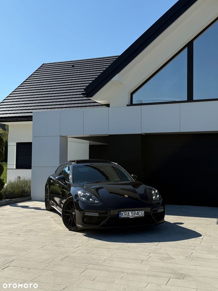 Porsche Panamera Turbo Sport Turismo - 24