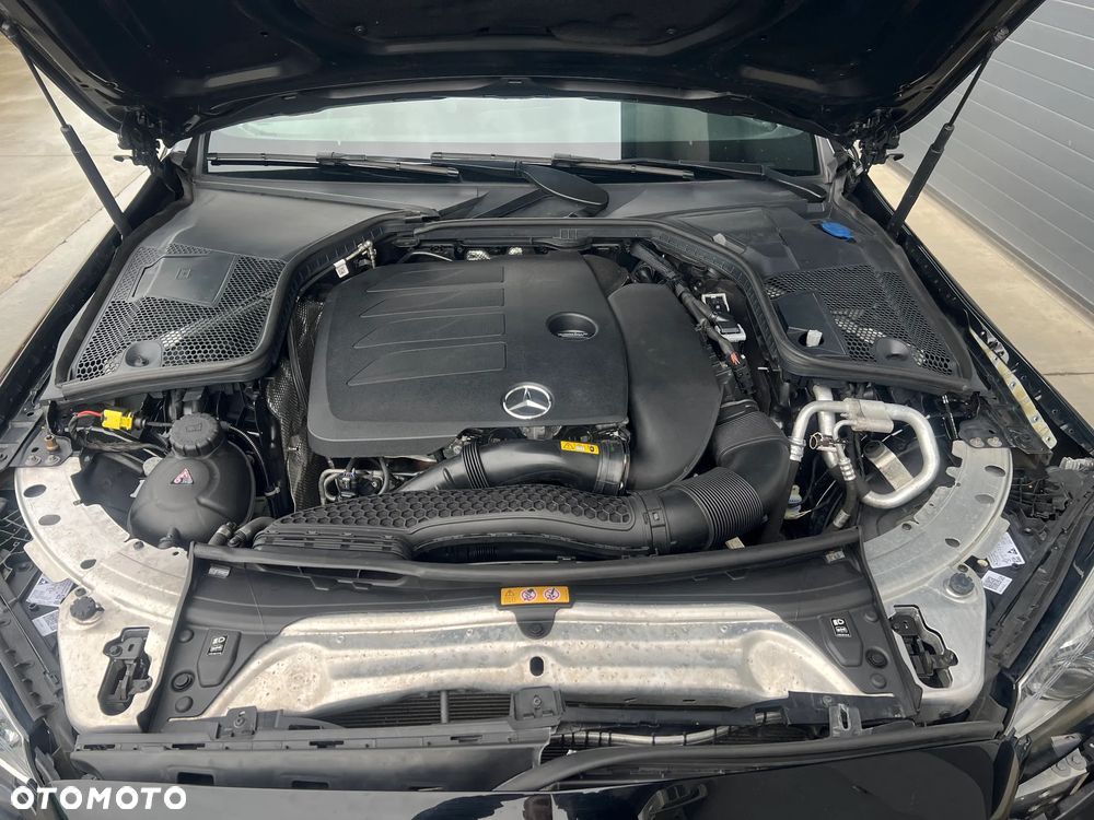 Mercedes-Benz Klasa C 300 9G-TRONIC - 27