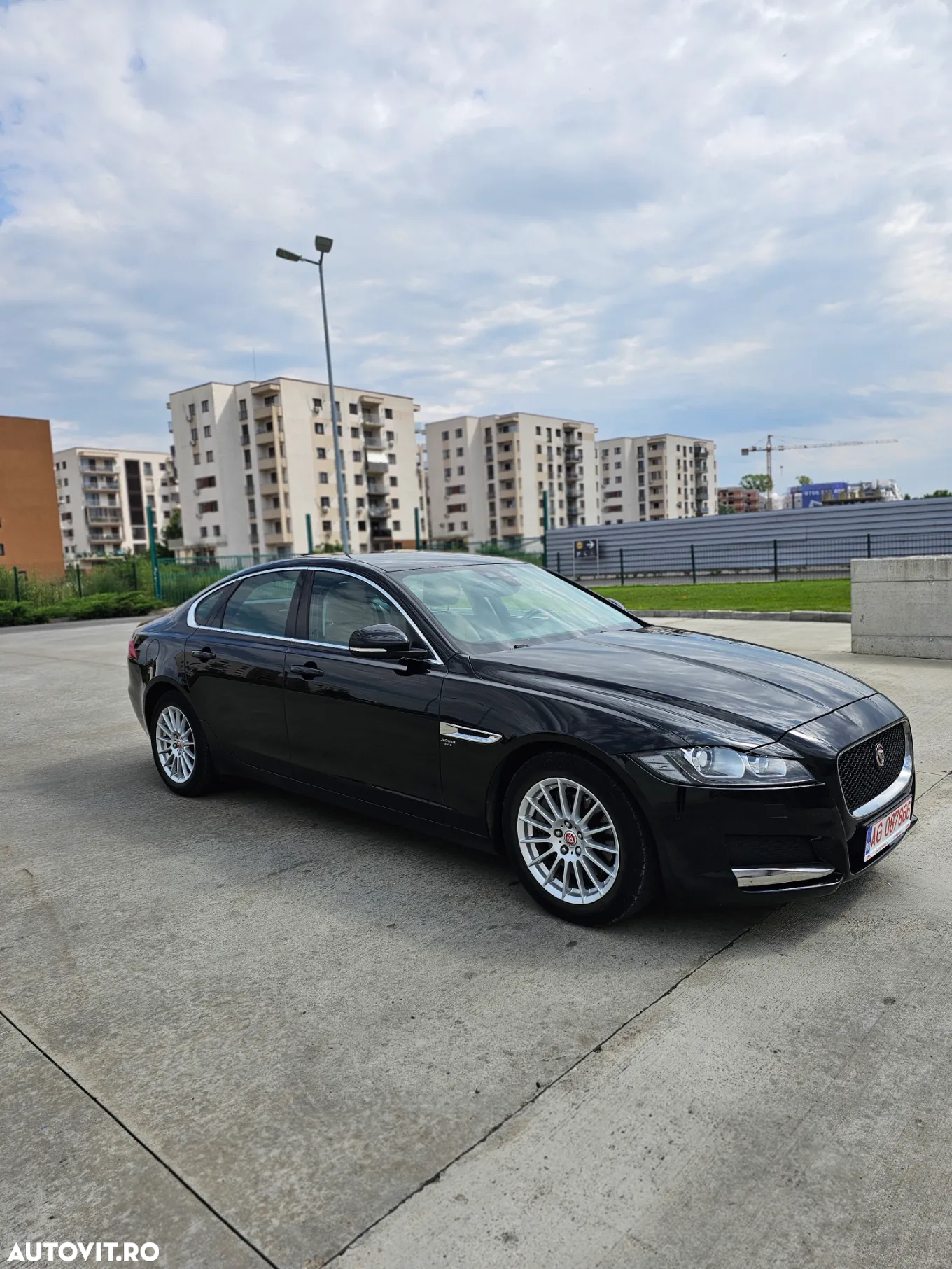 Jaguar XF 20d RWD E-Performance Prestige - 4