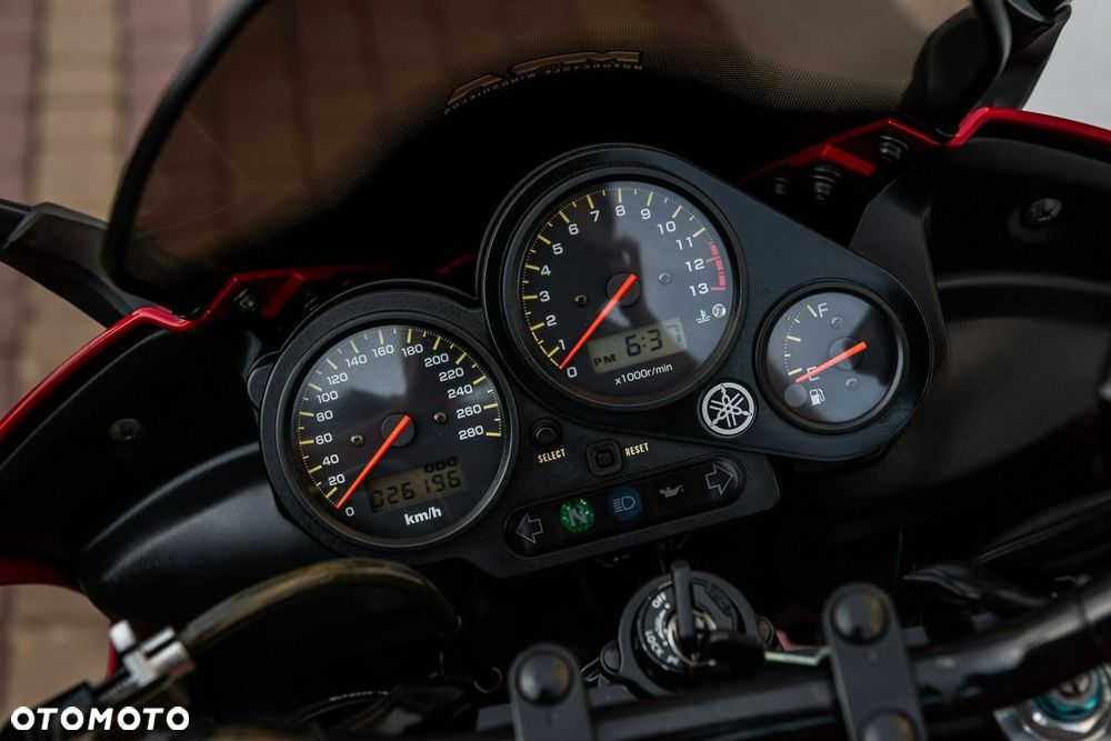 Yamaha FZS - 8
