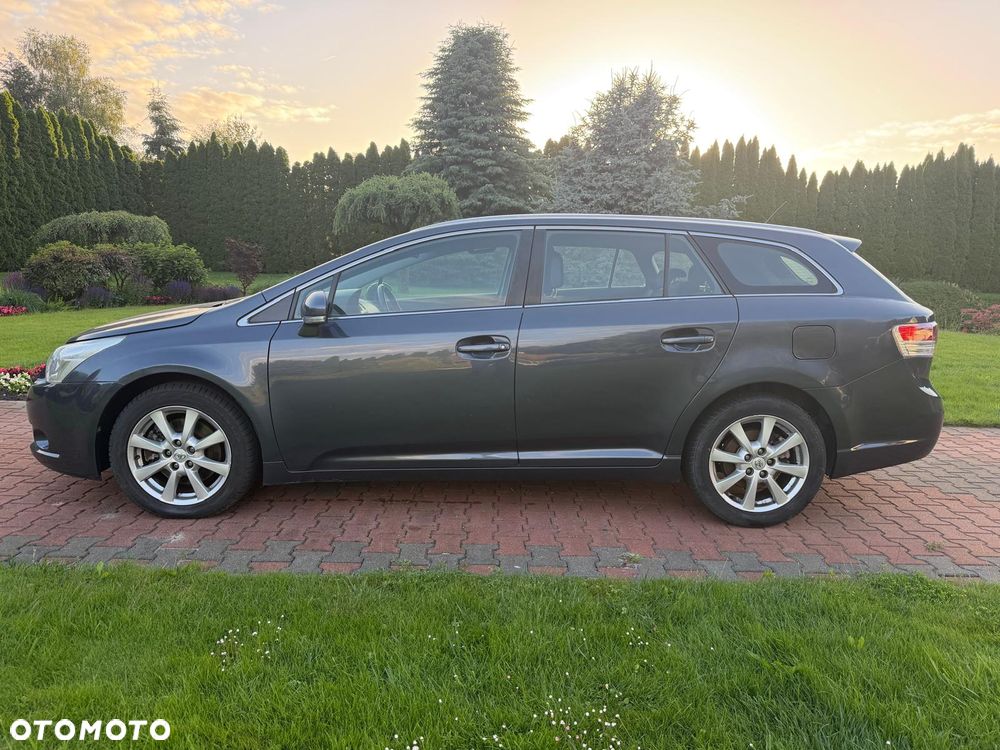 Toyota Avensis 2.2 D-4D Executive - 18