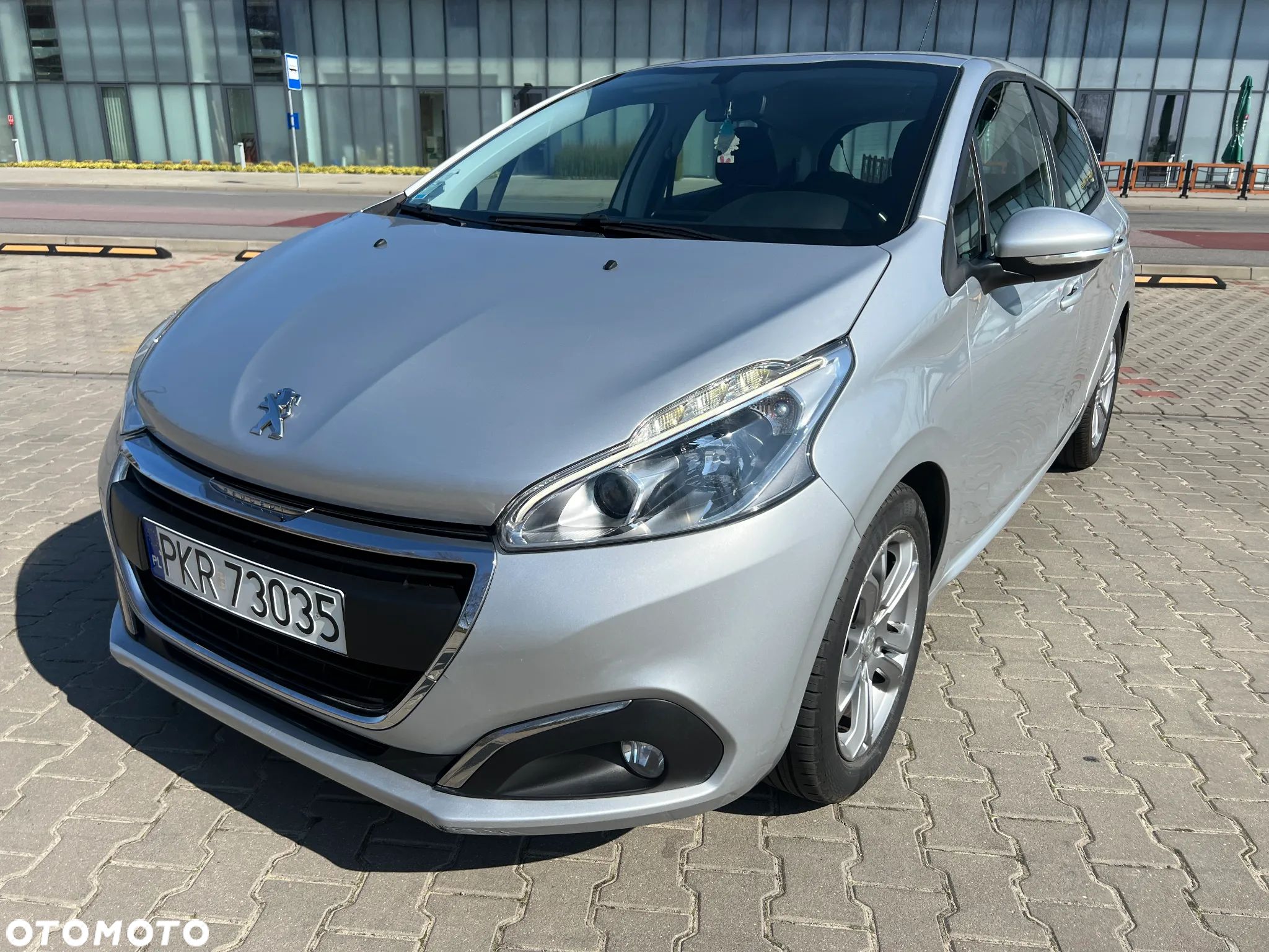 Peugeot 208 - 1