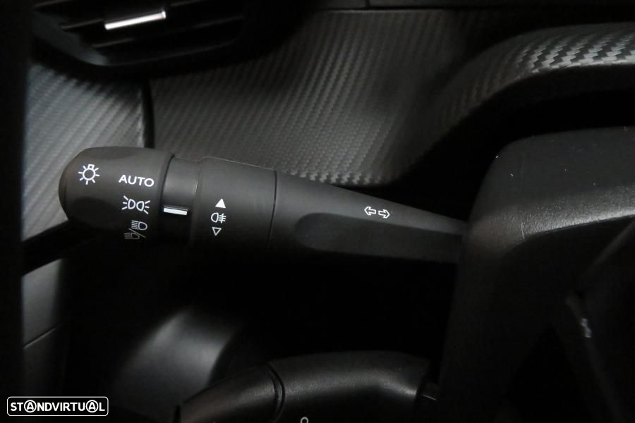 Peugeot 2008 1.2 PureTech Allure Pack - 24
