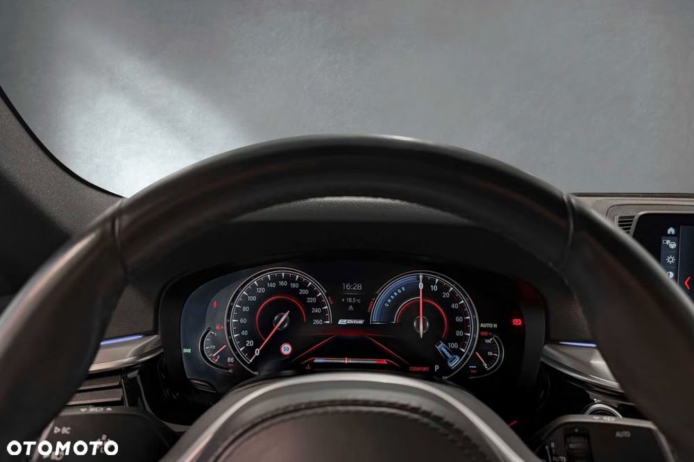 BMW Seria 5 530e M Sport Edition - 9