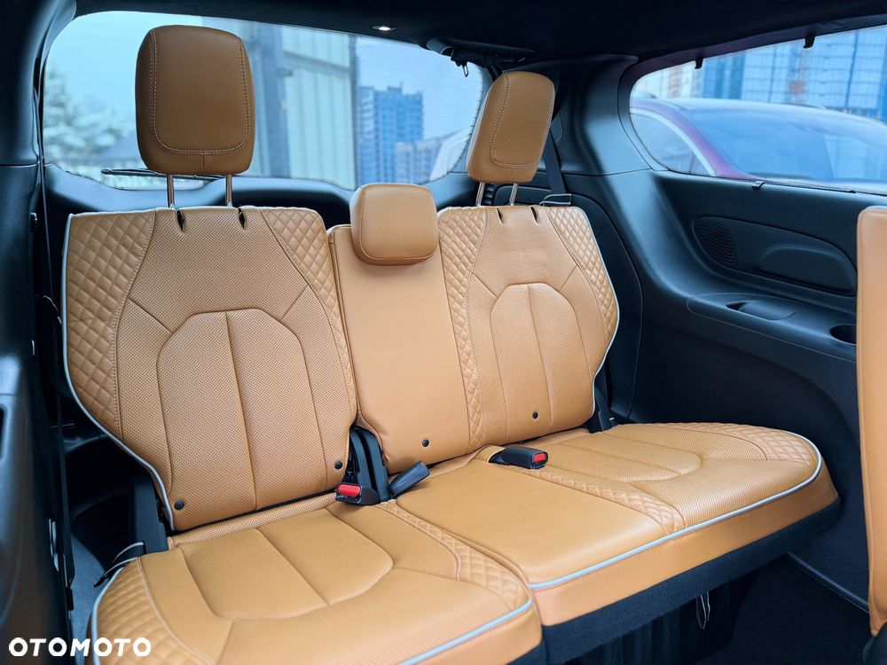 Chrysler Pacifica - 37