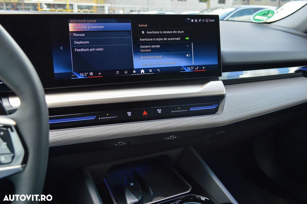 BMW Seria 5 520i AT MHEV - 23