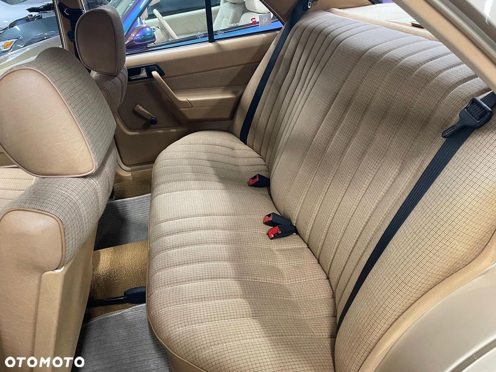 Mercedes-Benz W201 (190) - 28