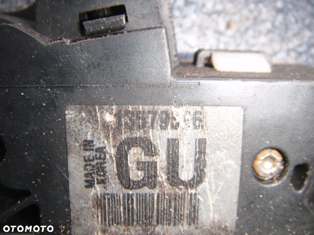 opel  astra J 13r zamek drzwi prawy tył 13579556 - 2