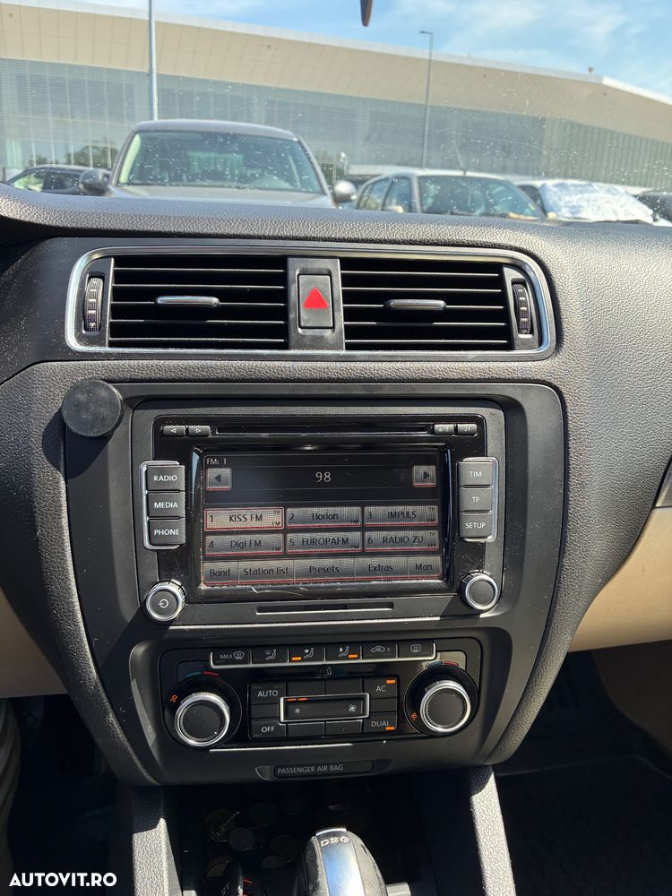 Volkswagen Jetta 1.6 TDI DPF Comfortline DSG - 11