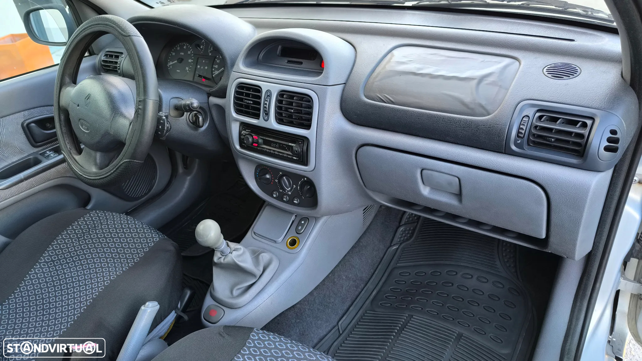 Renault Clio 1.2 RXE - 11