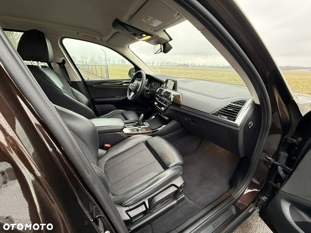 BMW X3 xDrive20i Advantage - 14