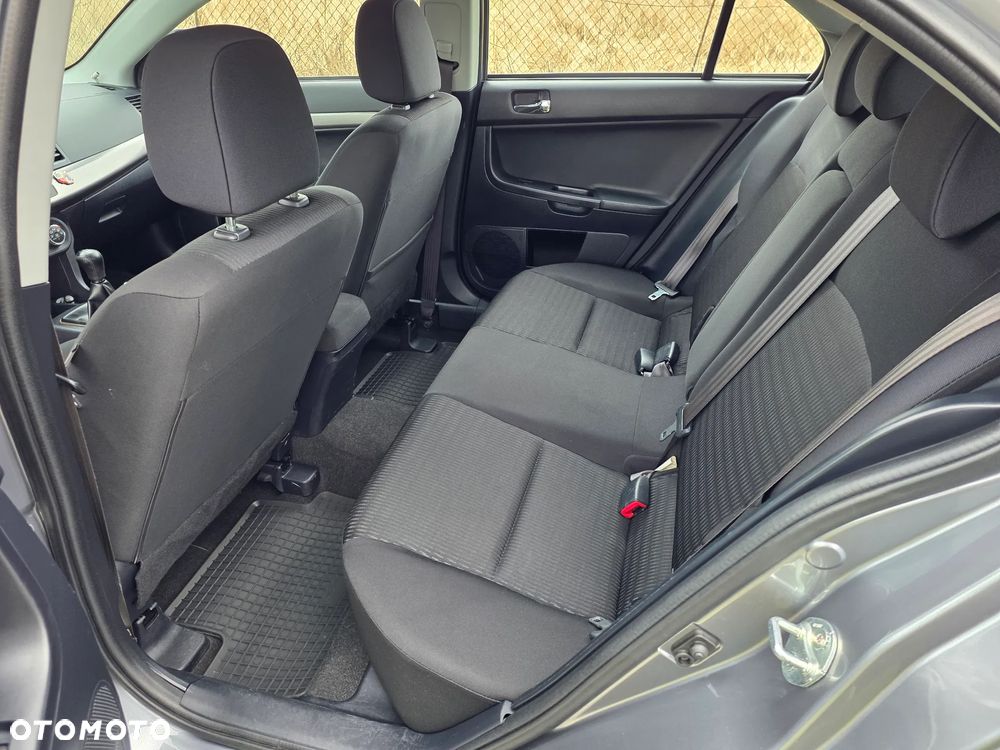 Mitsubishi Lancer 1.6 Inform - 11