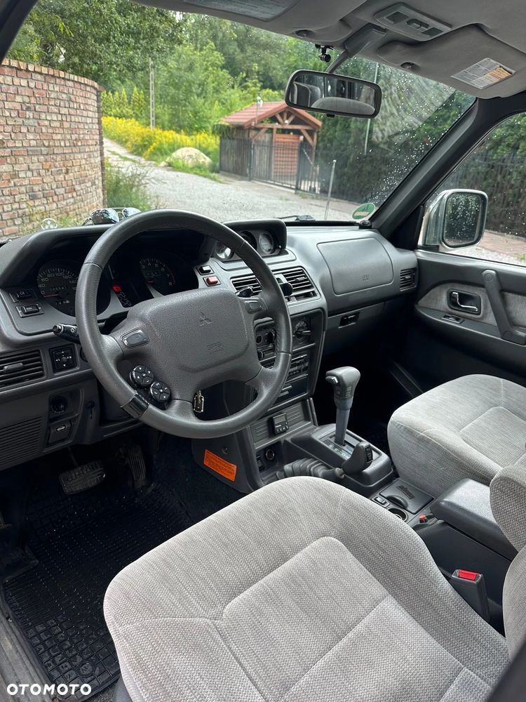 Mitsubishi Pajero - 11