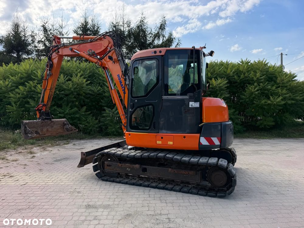 Komatsu Koparka Gąsienicowa 8 ton PC80MR-3. Sprowadzona z Norwegii. Centralne smarowanie!! Maszyna jak Nowa 2016rok. Niski Przebieg3x łamane Ramię. Klimatyzacja ser.DEKRA. Własna pompa paliwa. Ani deka luzów i wycieków. Gąsienice klepki bez zużycia! Podwozie w pięknym stanie. Okazja Maszyna zadbana!! Po serwisach eksploatacyjnych. - 1