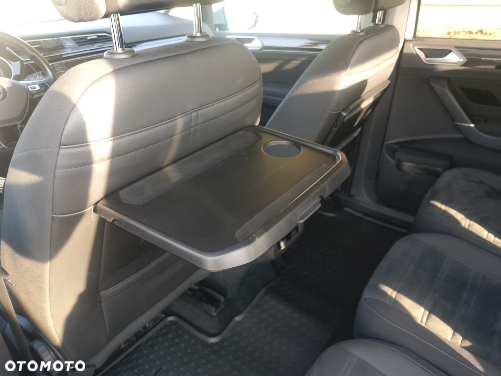 Volkswagen Touran - 12