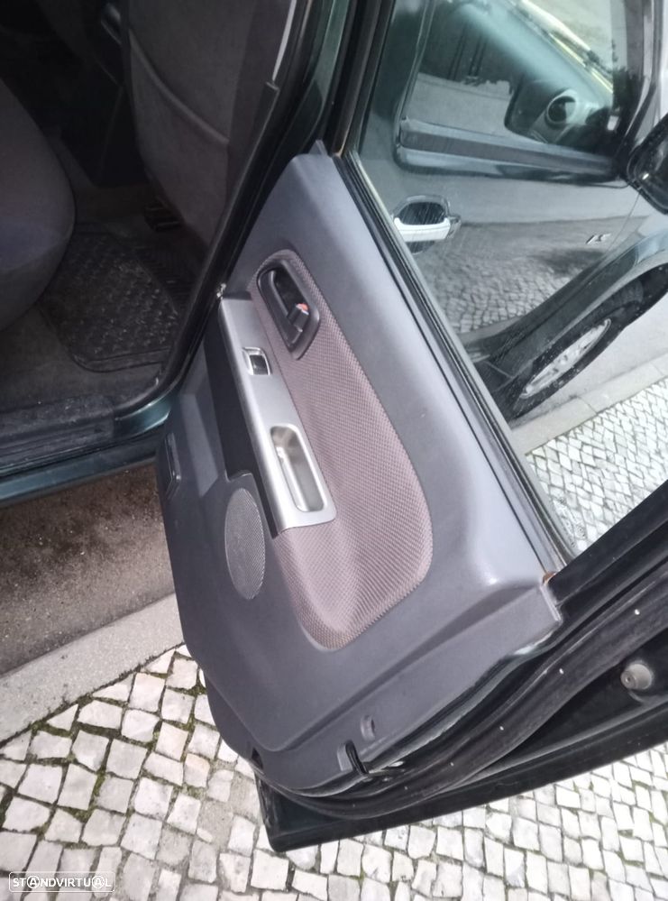 Isuzu D-Max 2.5 DTi CD 2WD L CM - 12