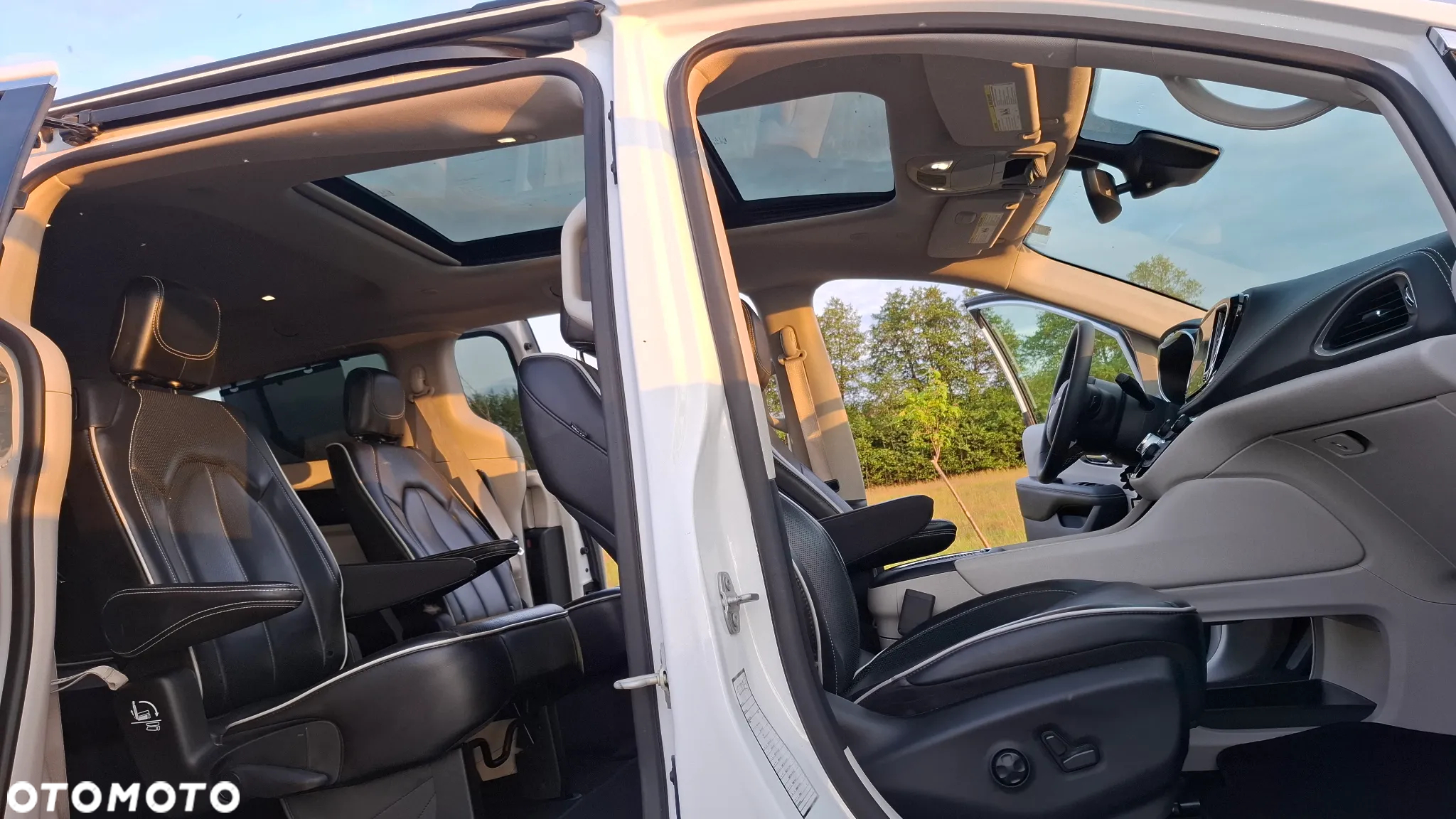 Chrysler Pacifica - 17