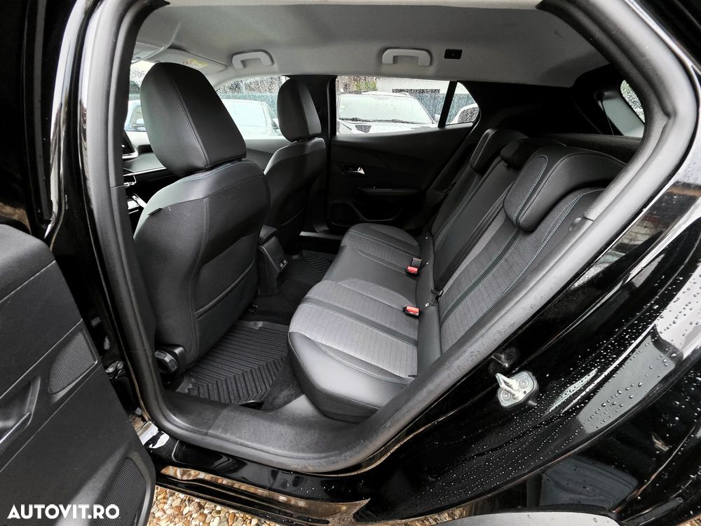 Peugeot 2008 PureTech 130 EAT8 GT - 17