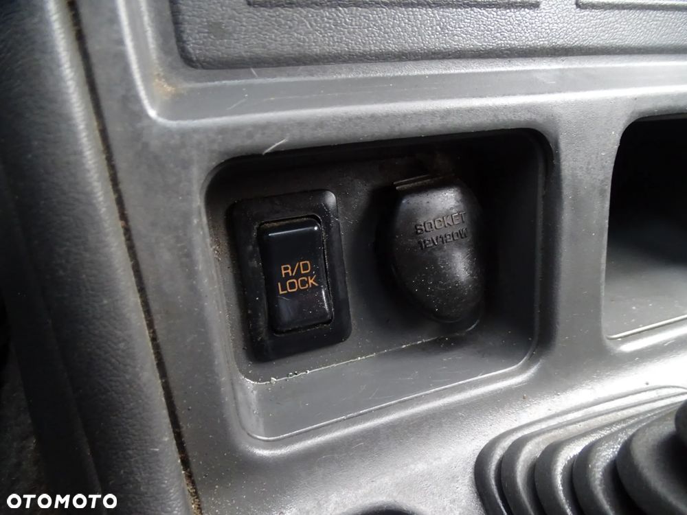 Mitsubishi Pajero - 24