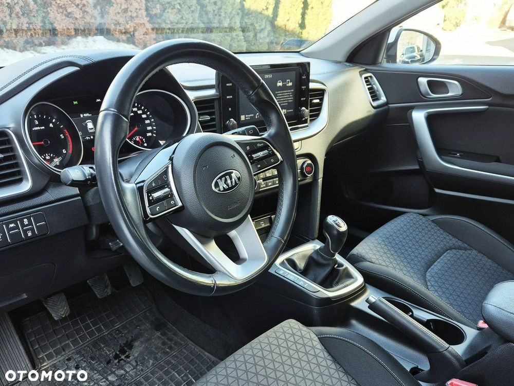 Kia Ceed 1.6 CRDi mHEV M - 10