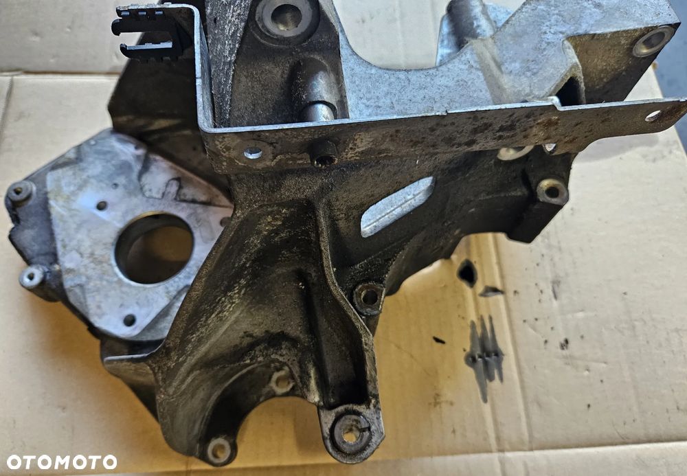 VW Crafter 2.5 TDI łapa mocowanie pompy alternatora 076145167 - 4