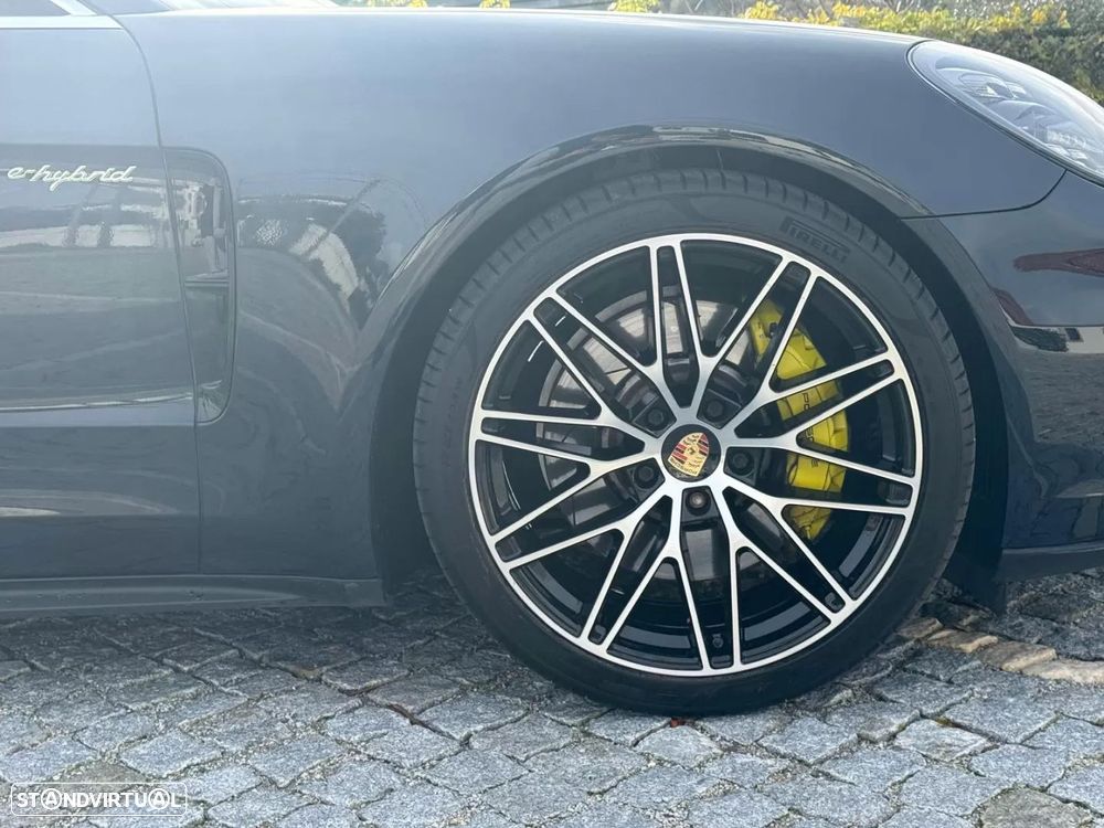 Porsche Panamera 4 E-Hybrid - 38