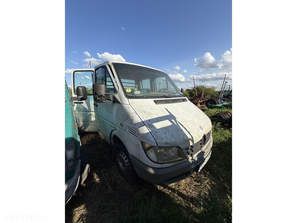 Mercedes-Benz 311 - 3