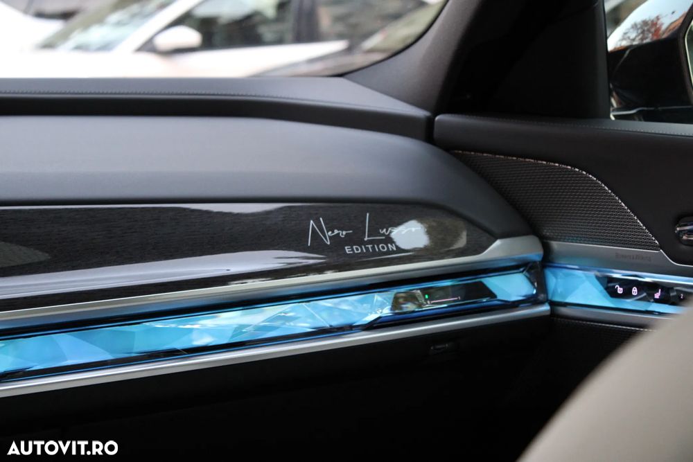 BMW Seria 7 740d xDrive MHEV - 18