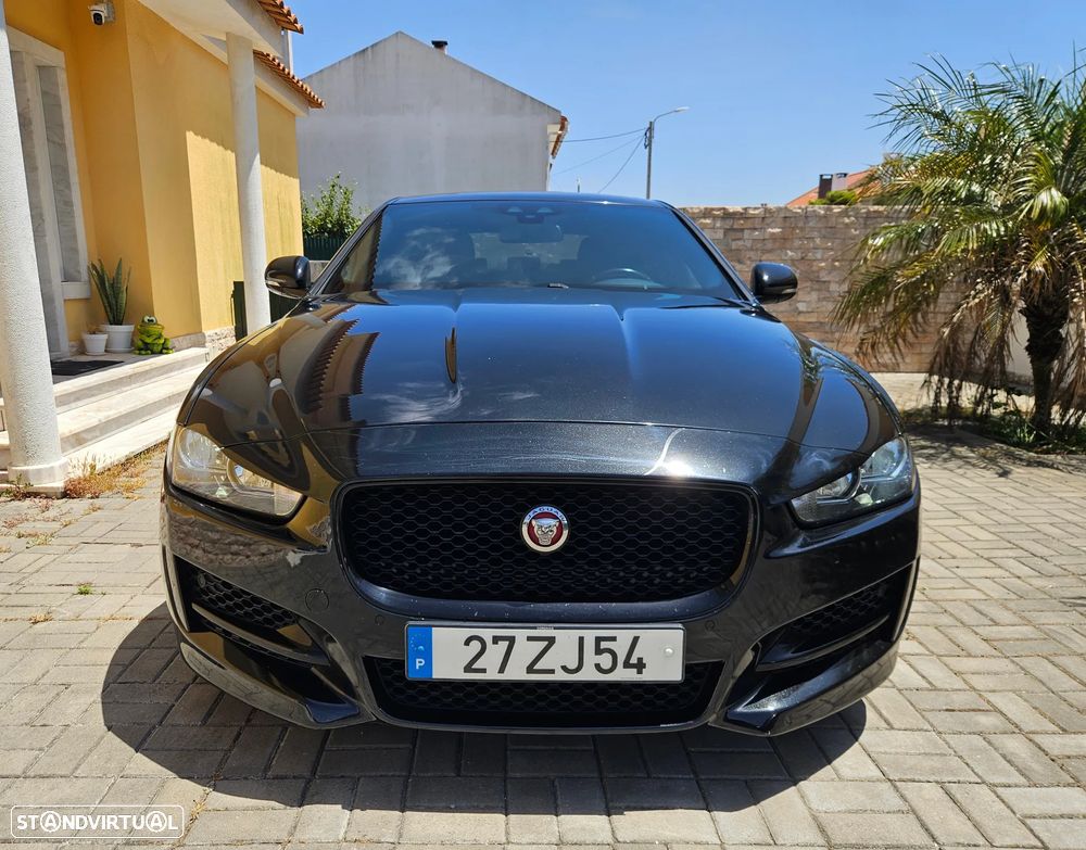 Jaguar XE 2.0 D R-Sport - 24