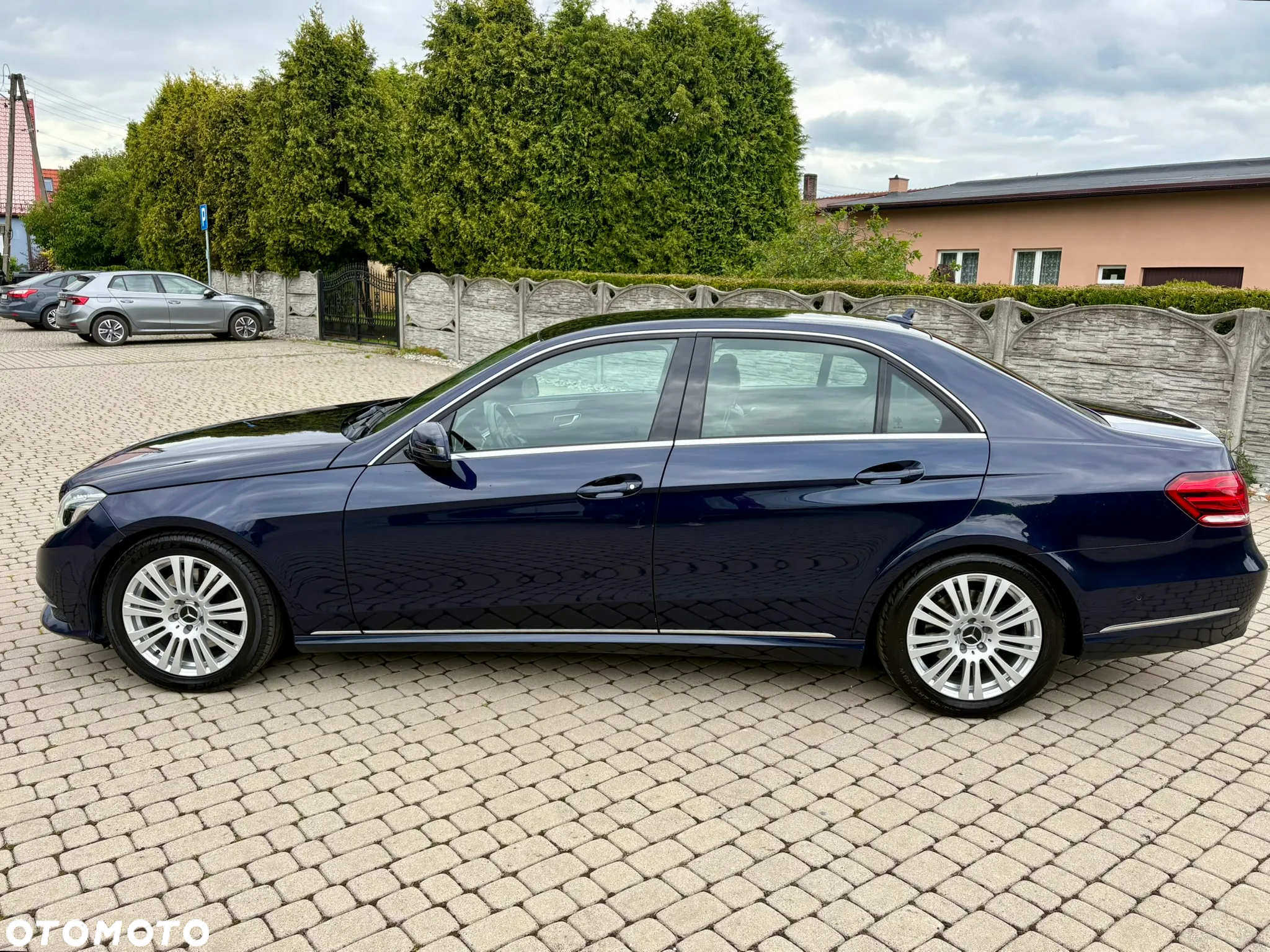 Mercedes-Benz Klasa E 300 T BlueTEC 9G-TRONIC - 4