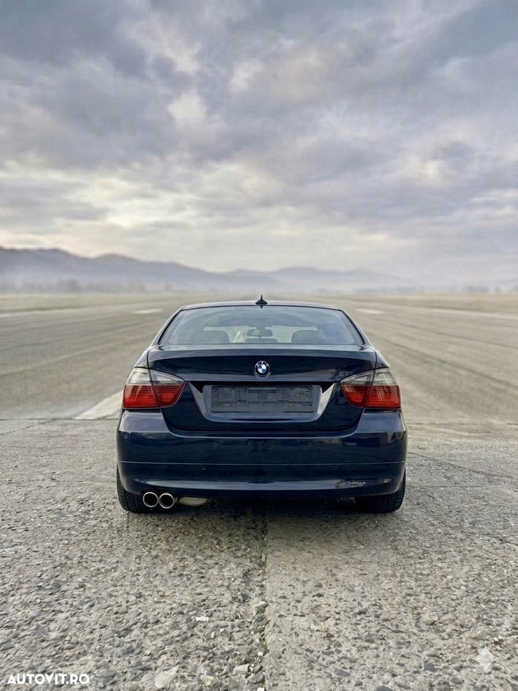 BMW Seria 3 320i - 4