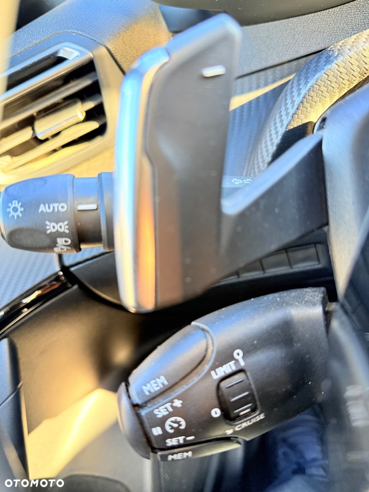Peugeot 2008 BlueHDi 130 EAT8 Allure - 33