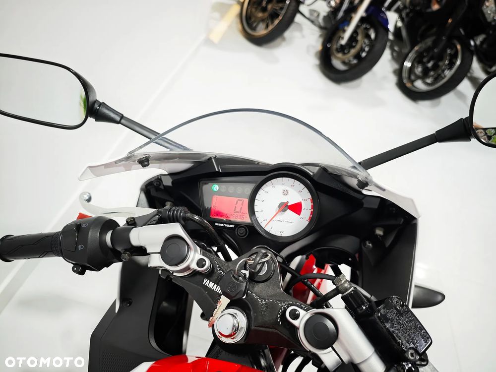 Yamaha YZF - 6