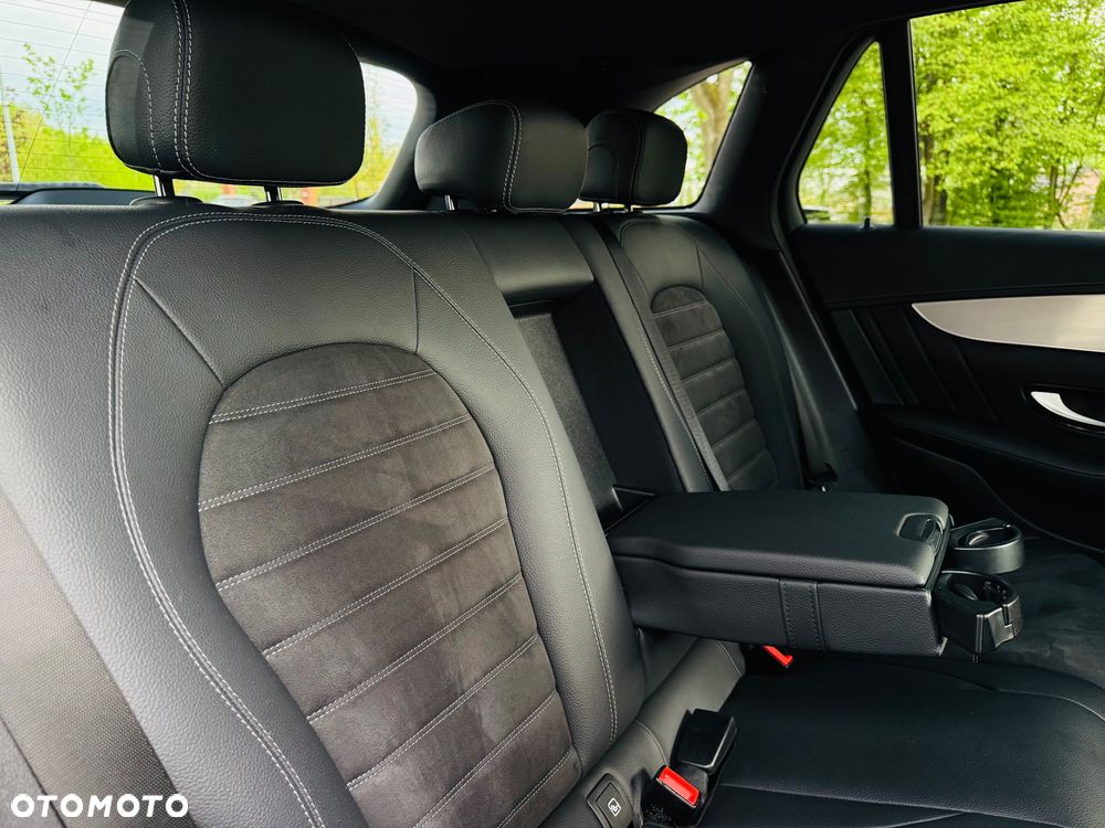 Mercedes-Benz GLC 200 4Matic 9G-TRONIC AMG Line Plus - 34