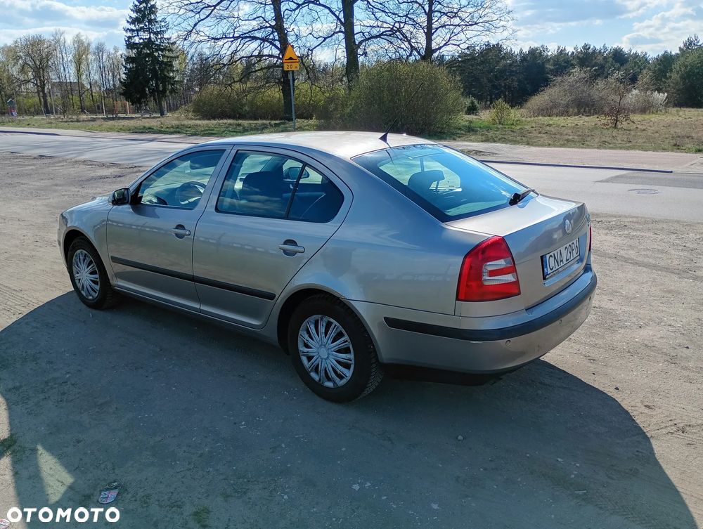 Skoda Octavia 1.6 Ambiente - 4