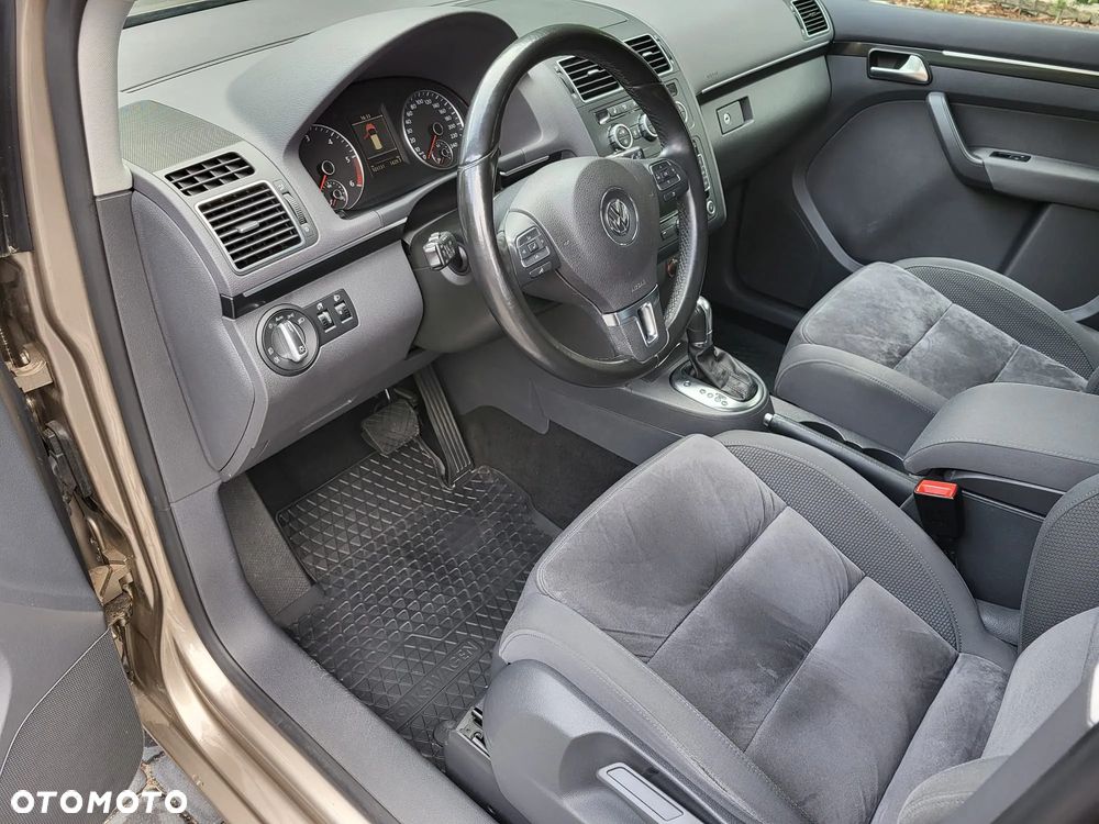 Volkswagen Touran 2.0 TDI Highline DSG - 7