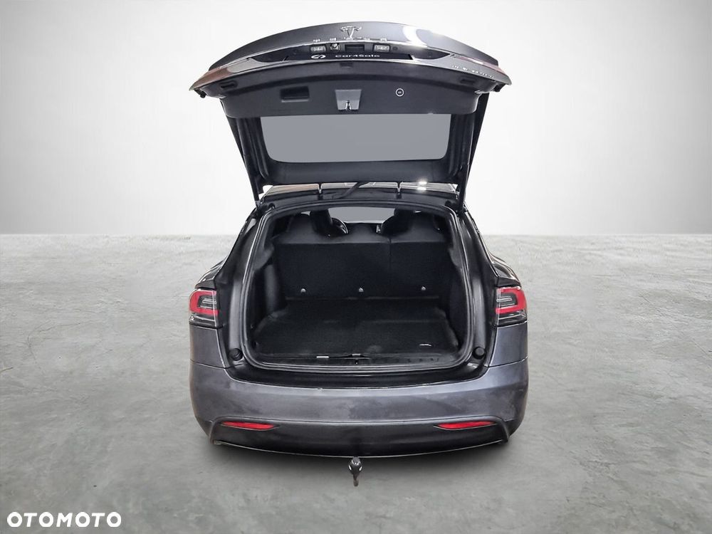 Tesla Model X - 18