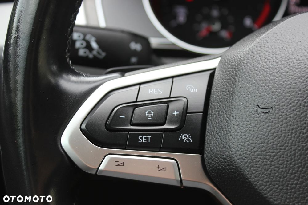 Volkswagen Passat Variant 2.0 TDI SCR DSG Highline - 20