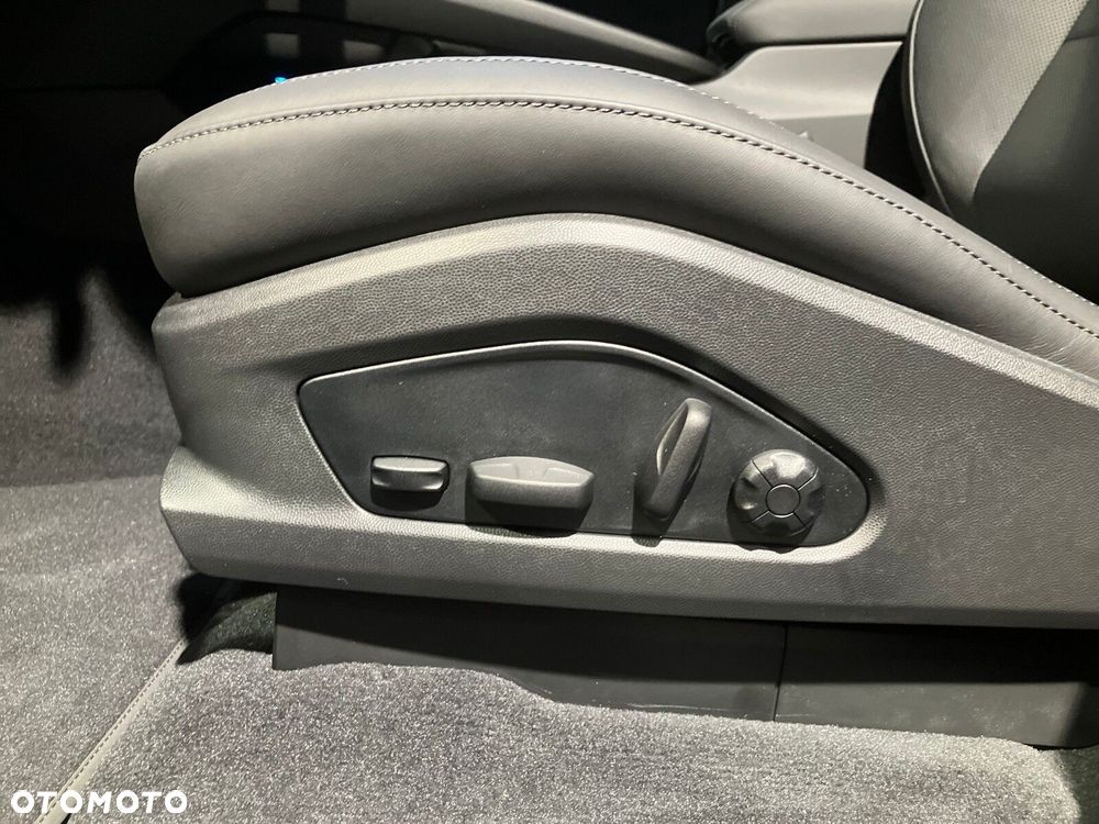 Porsche Macan - 24