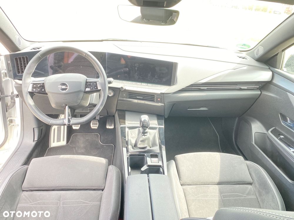 Opel Astra 1.2 T GS Line S&S - 10