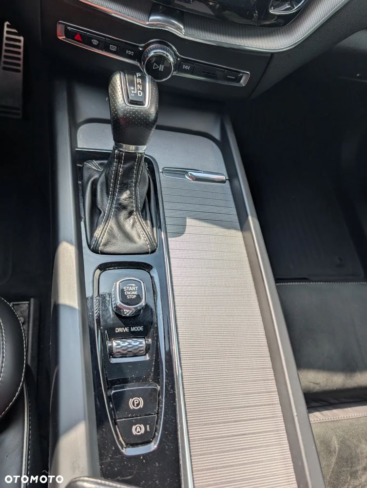 Volvo XC 60 T6 AWD Geartronic RDesign - 15