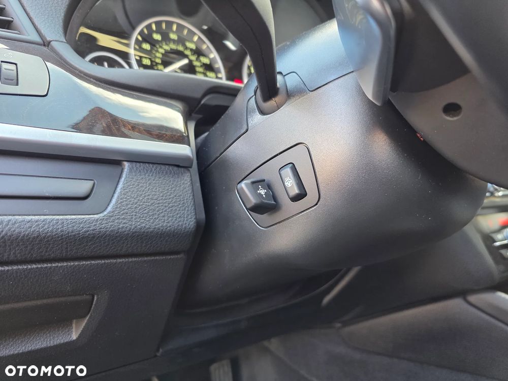 BMW Seria 5 528i xDrive Sport-Aut - 12